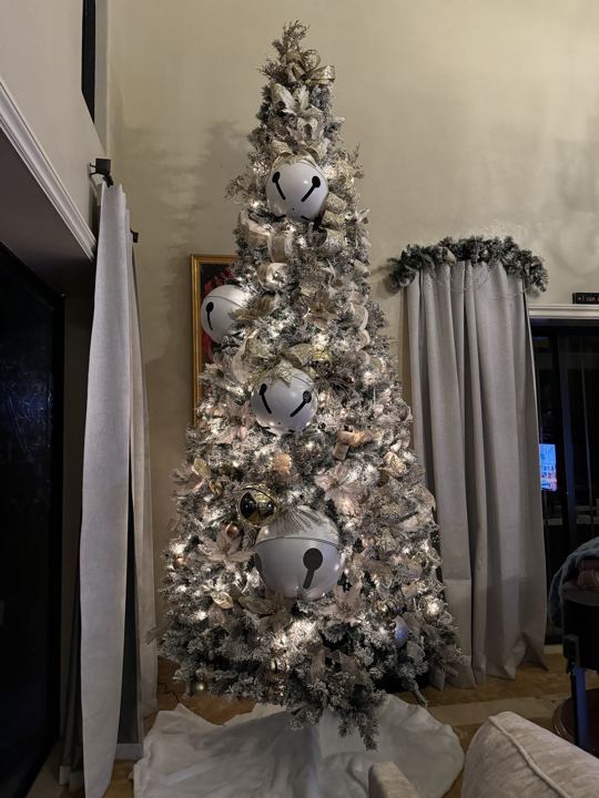 Flocked tree with oversized white bells