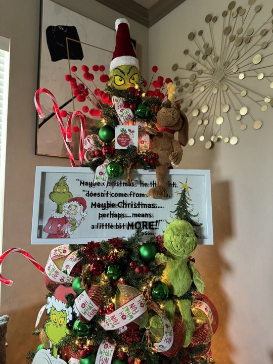 Oh what fun: a Grinch themed tree